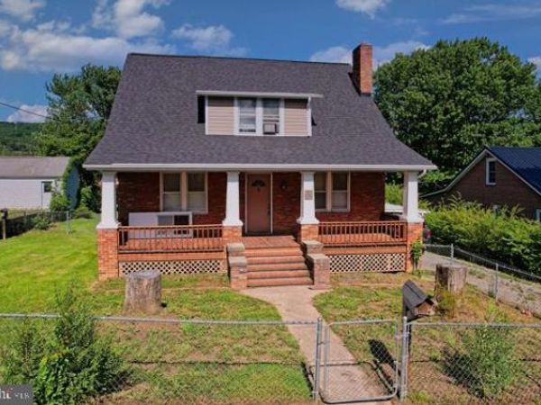 125 PINE STREET, PETERSBURG, WV 26847