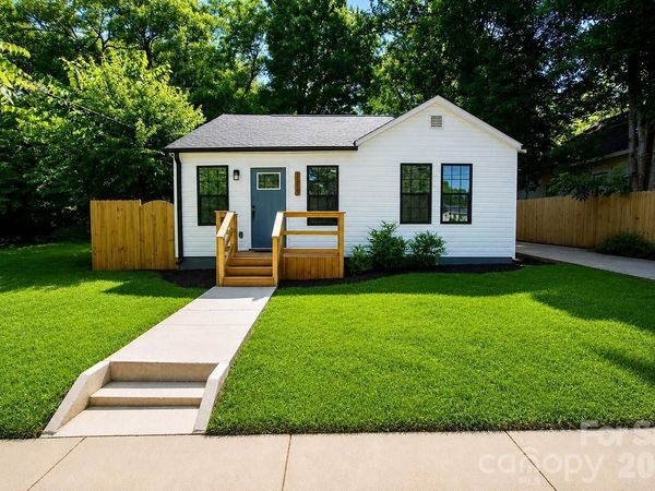 1215 Wilson W Lee Boulevard , Statesville, NC 28677