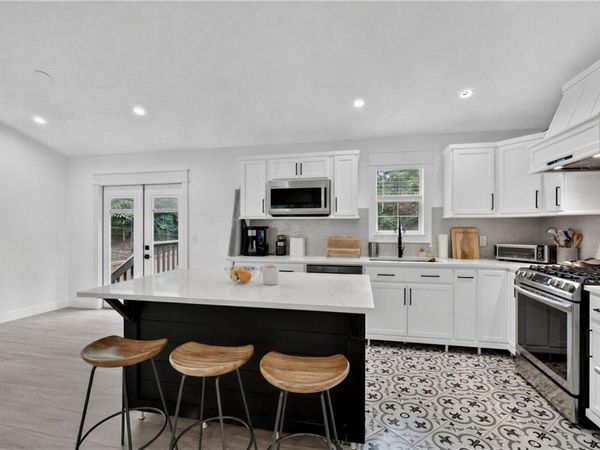 1042 Braddock Circle , Woodstock, GA 30189