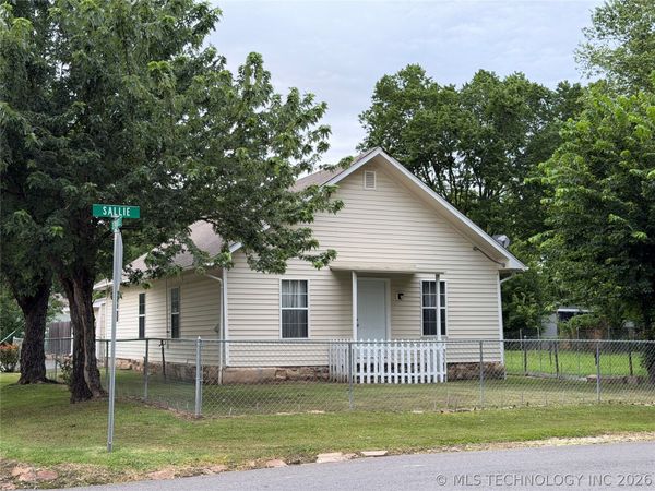 1902 Sallie Street , Muskogee, OK 74403
