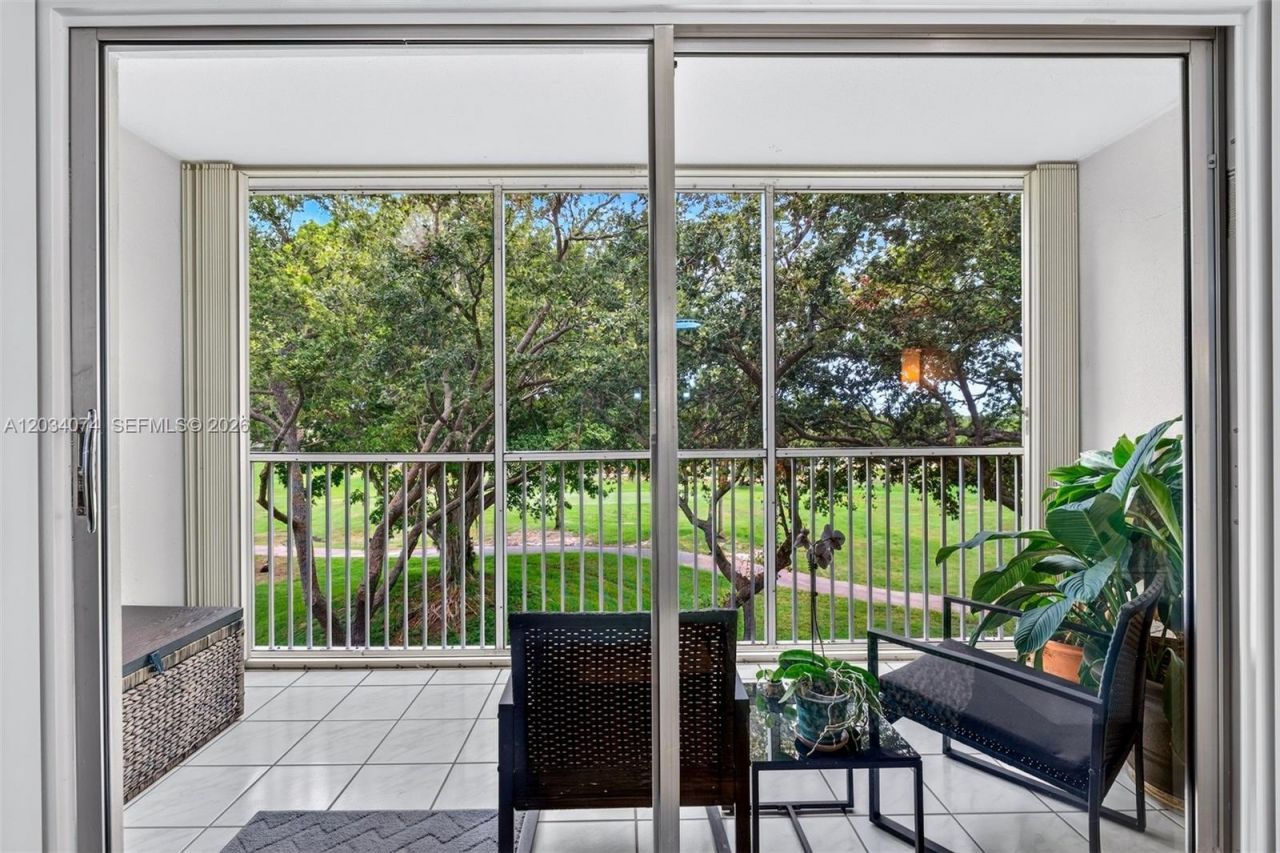 700 SW 128th Ave, Unit 306C, Pembroke Pines, FL 33027 Photo