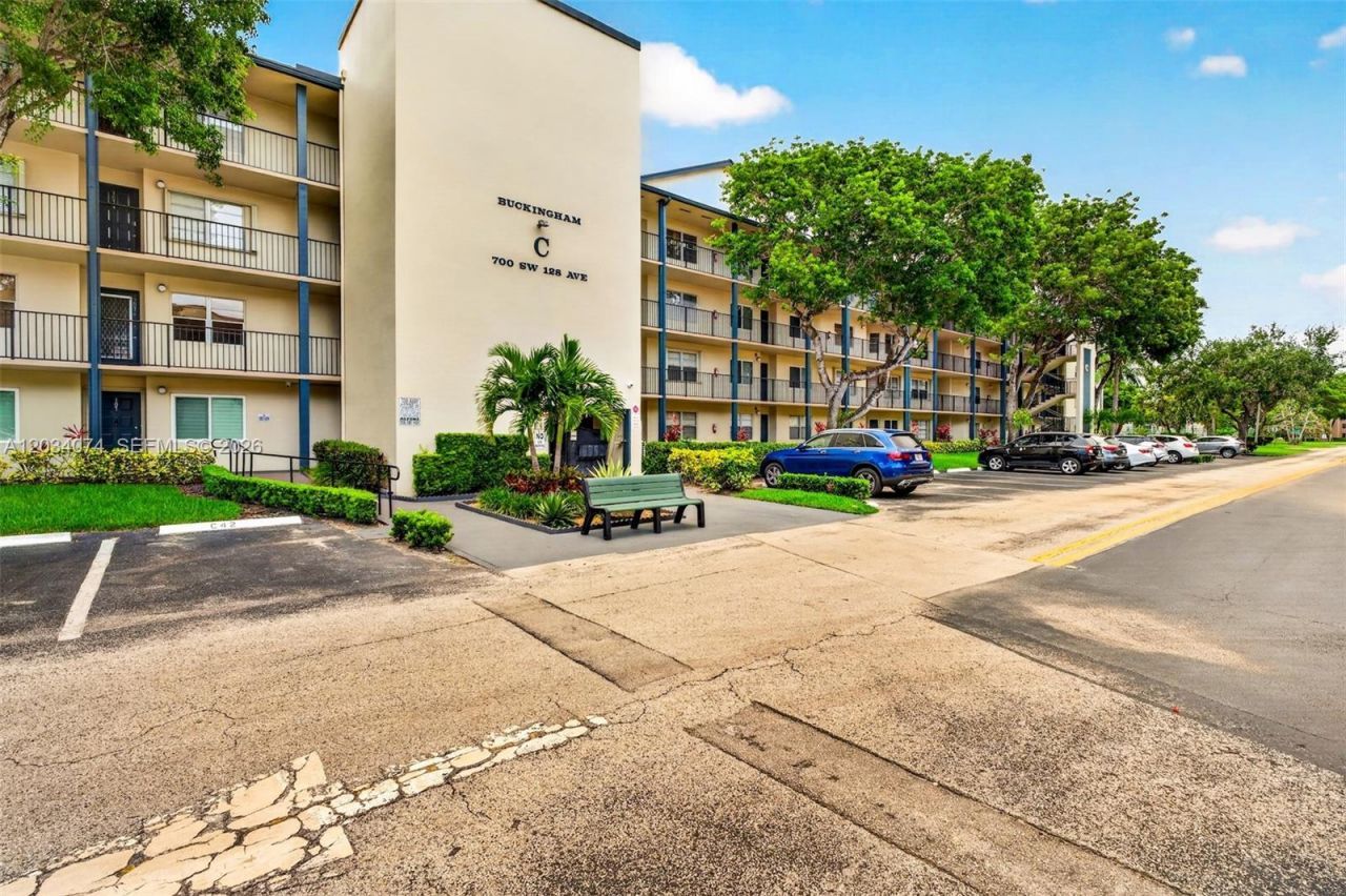 700 SW 128th Ave, Unit 306C, Pembroke Pines, FL 33027 Photo