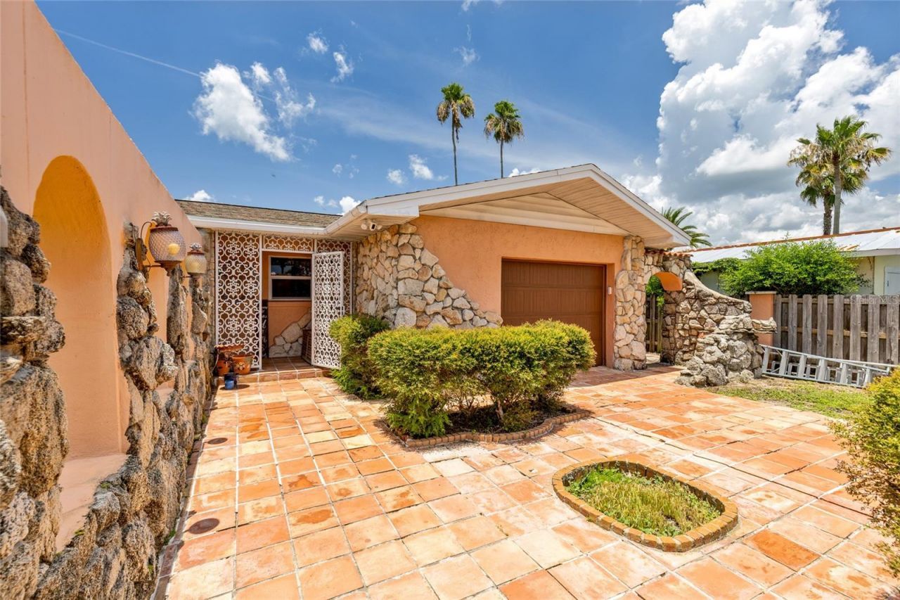 2 Richmond Drive, New Smyrna Beach, FL 32169 Photo