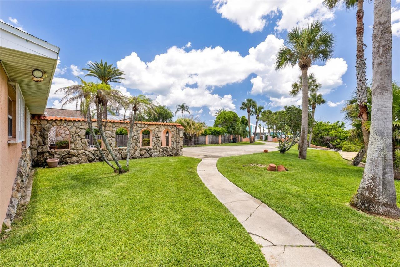 2 Richmond Drive, New Smyrna Beach, FL 32169 Photo