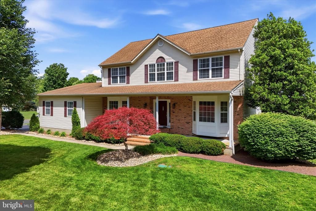 22 COTTAGE PLACE DRIVE Robbinsville, NJ 