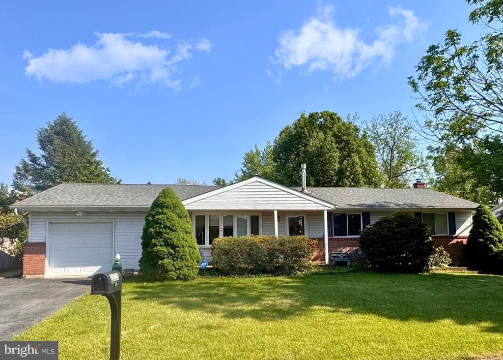 2233 Aster Road, Macungie, PA 18062 Main Photo
