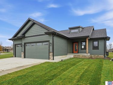 6664 Shadow Ridge Place, Columbus, NE 68601