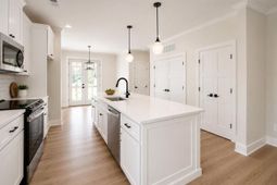 556 Pine Street photo 4