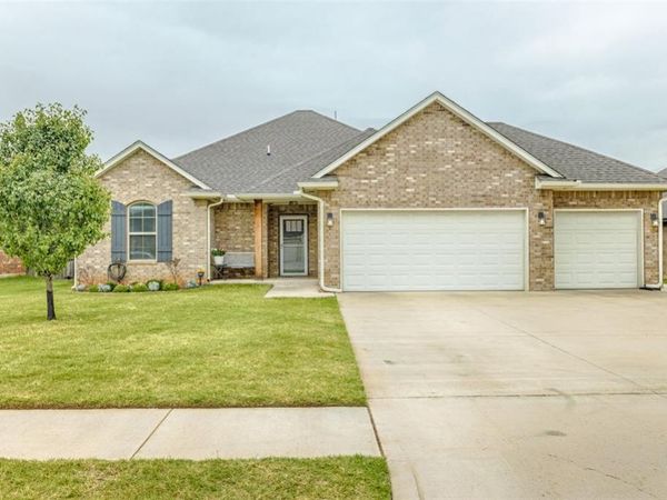 1801 W Zachary Way, Mustang, OK 73064