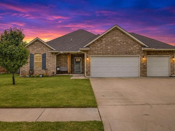 1801 W Zachary Way, Mustang, OK 73064