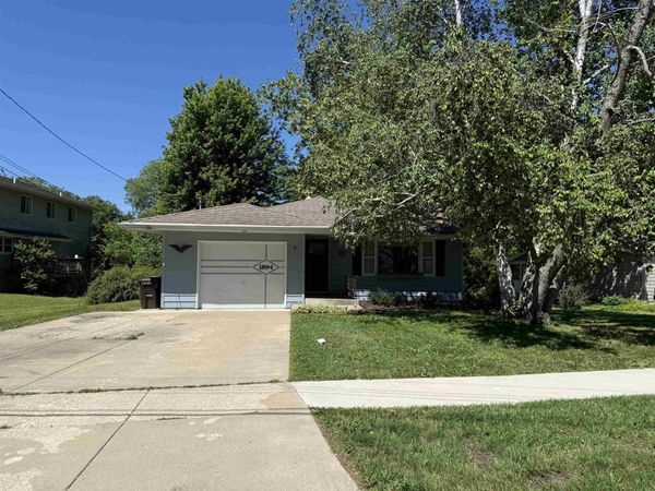 1894 N Ridge Drive, FREEPORT, IL 61032