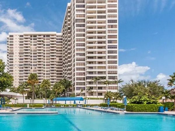 600 Three Islands Blvd , Unit 1015, Hallandale Beach, FL 33009