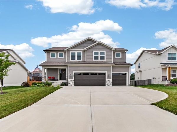 4404 SW Grindstone Circle, Lee's Summit, MO 64082