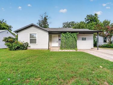 5016 Marks Place, Fort Worth, TX 76116
