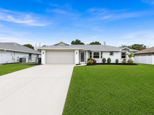 3520 SE Hyde Circle, Port St. Lucie, FL 34983