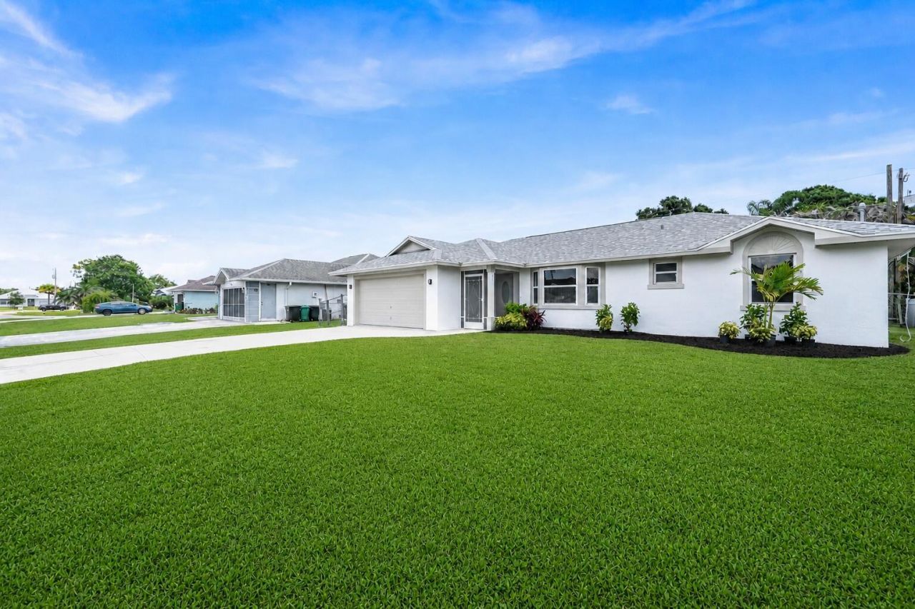 3520 SE Hyde Circle, Port Saint Lucie, FL 34983 Photo