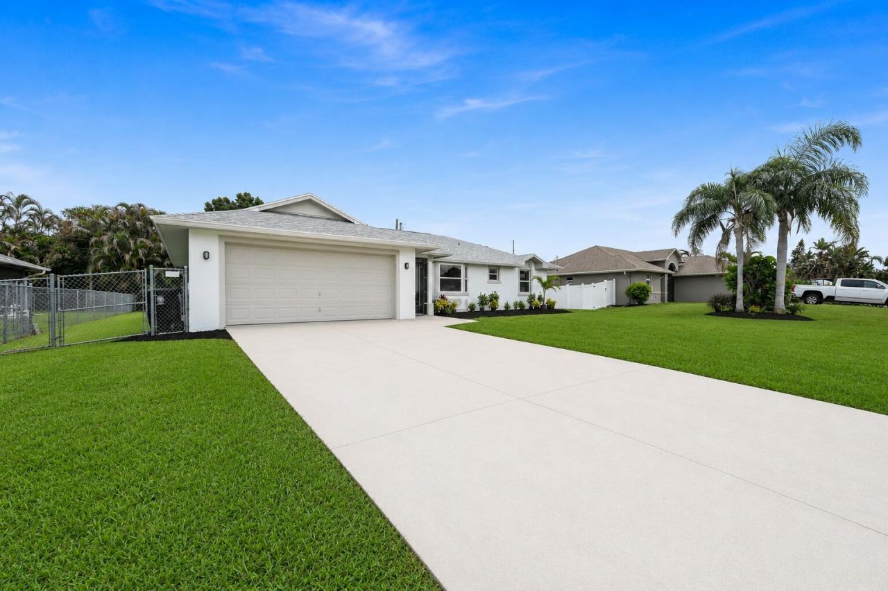 3520 SE Hyde Circle, Port Saint Lucie, FL 34983 Photo