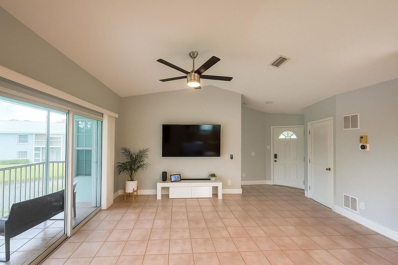 1106 Swan Lake Circle, Port Saint Lucie, FL 34986 Photo