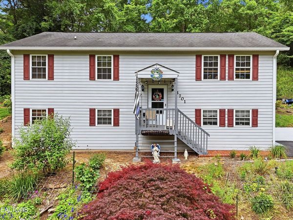 3701 Solway Rd, Knoxville, TN 37931