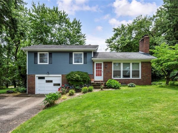 12880 Sunset Circle NW, Uniontown, OH 44685