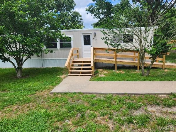 837 Dwight Street , Lebanon, MO 65536