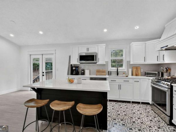 1042 Braddock Circle, Woodstock, GA 30189
