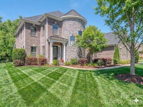 121 Enclave Boulevard , Matthews, NC 28104