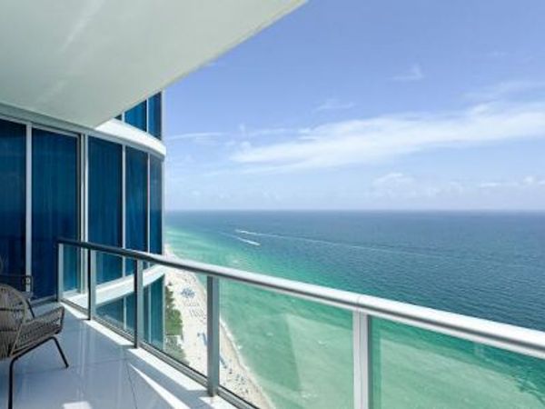 17001 Collins Avenue, Unit 4204, Sunny Isles Beach, FL 33160