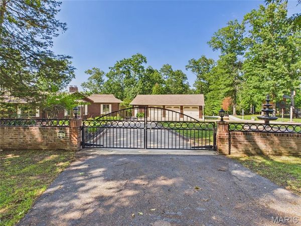 696 Radcliff Lane , Poplar Bluff, MO 63901
