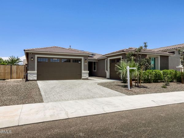 18612 W BUTLER Drive, Waddell, AZ 85355