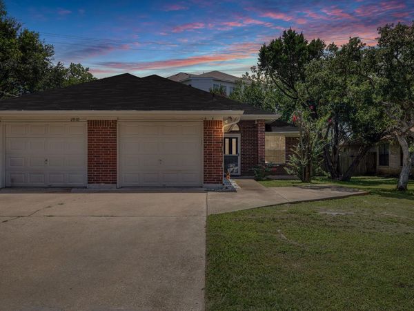 2910 Whisper Oaks LN , Georgetown, TX 78628