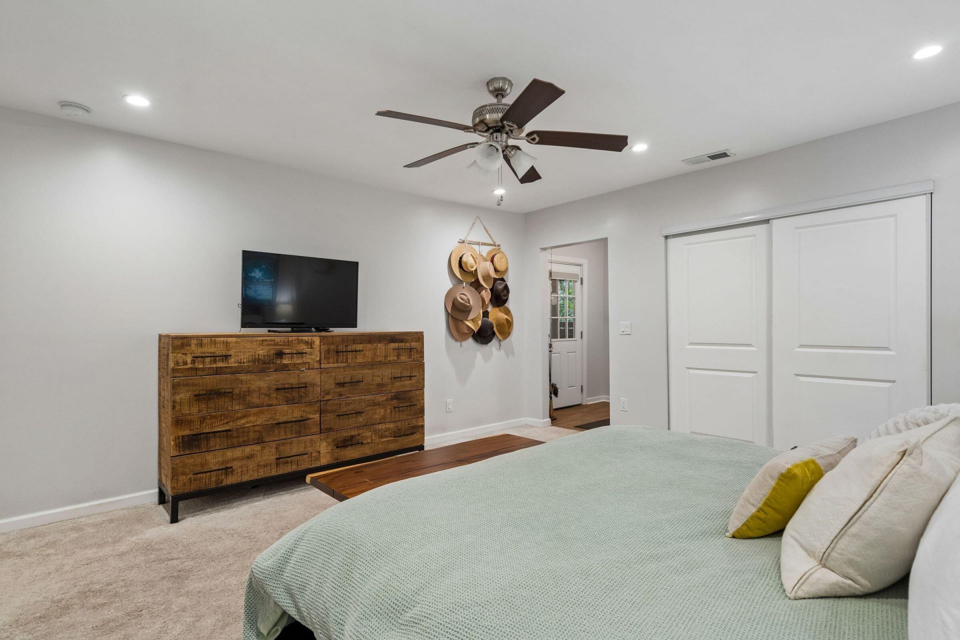 1129 Armstrong Avenue Photo 13