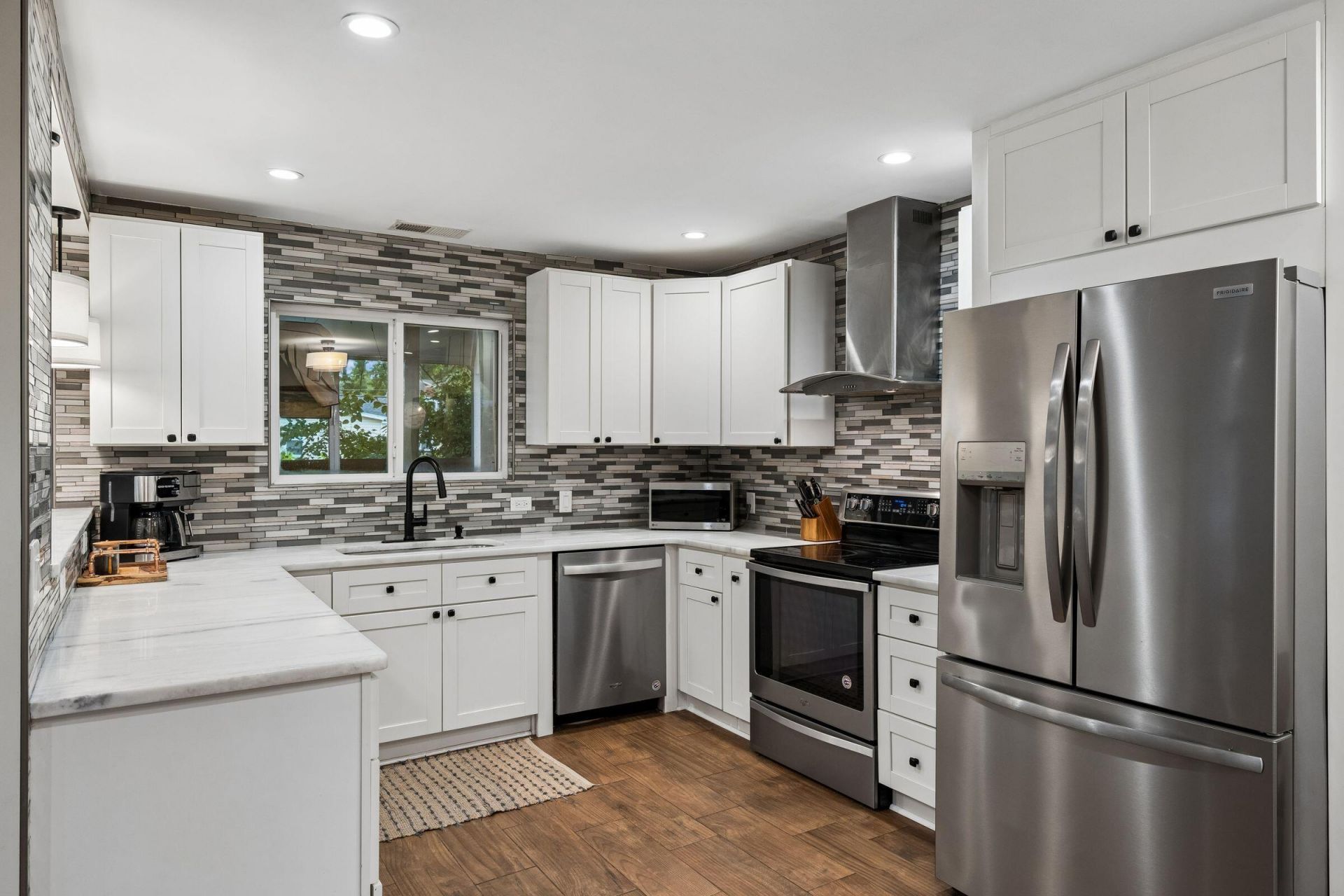 1129 Armstrong Avenue Photo 4