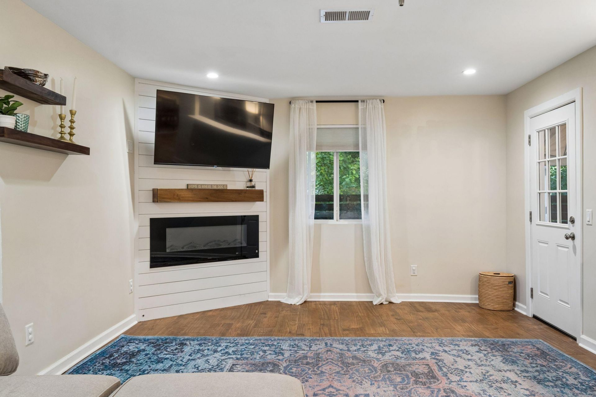 1129 Armstrong Avenue Photo 9