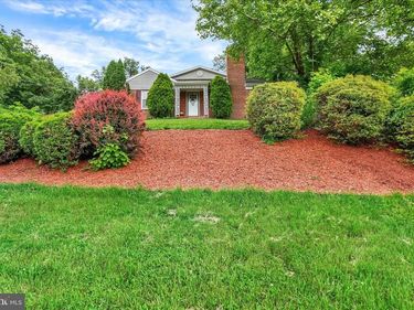 40 W LOCUST LANE, YORK, PA 17406