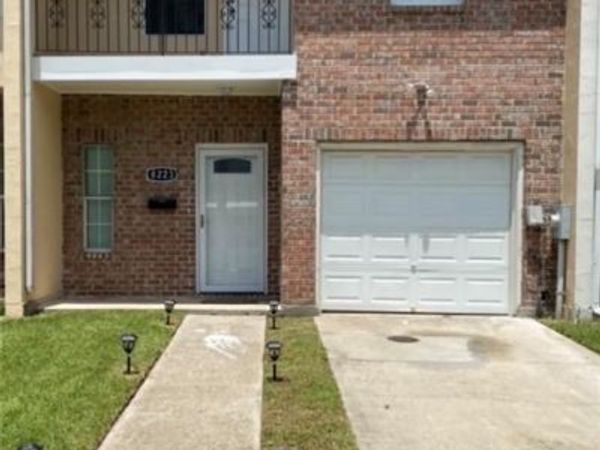 8223 EDINBURGH Street , New Orleans, LA 70118