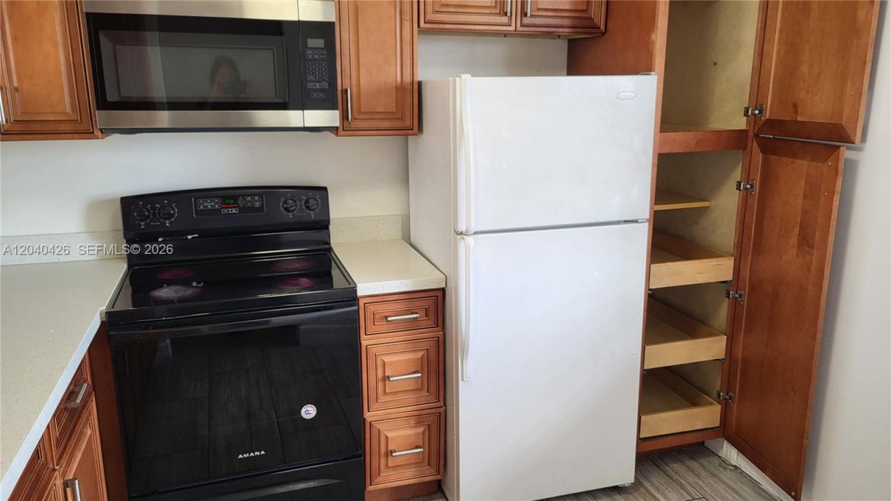 1591 NE Miami Gardens Dr, Unit 306, Miami, FL 33179 Photo