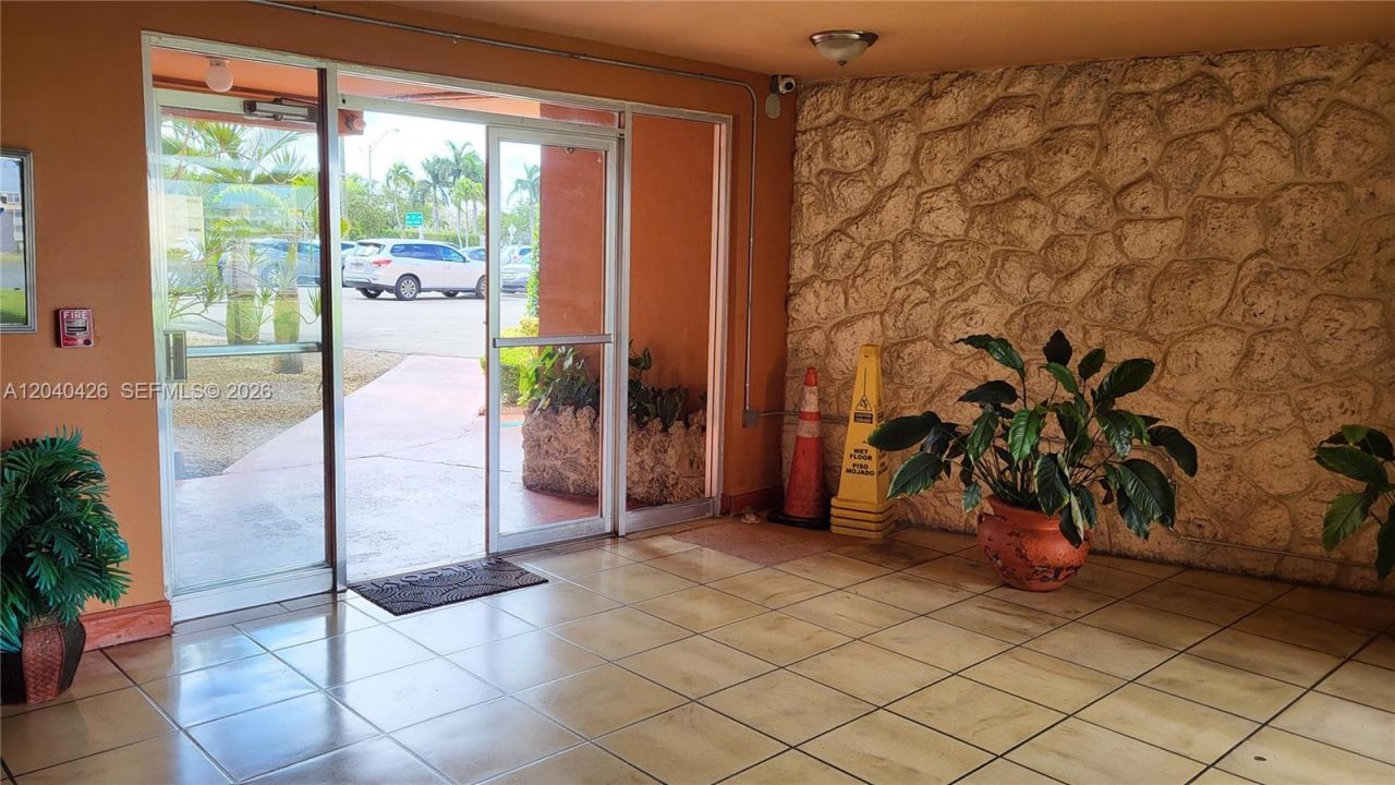 1591 NE Miami Gardens Dr, Unit 306, Miami, FL 33179 Photo