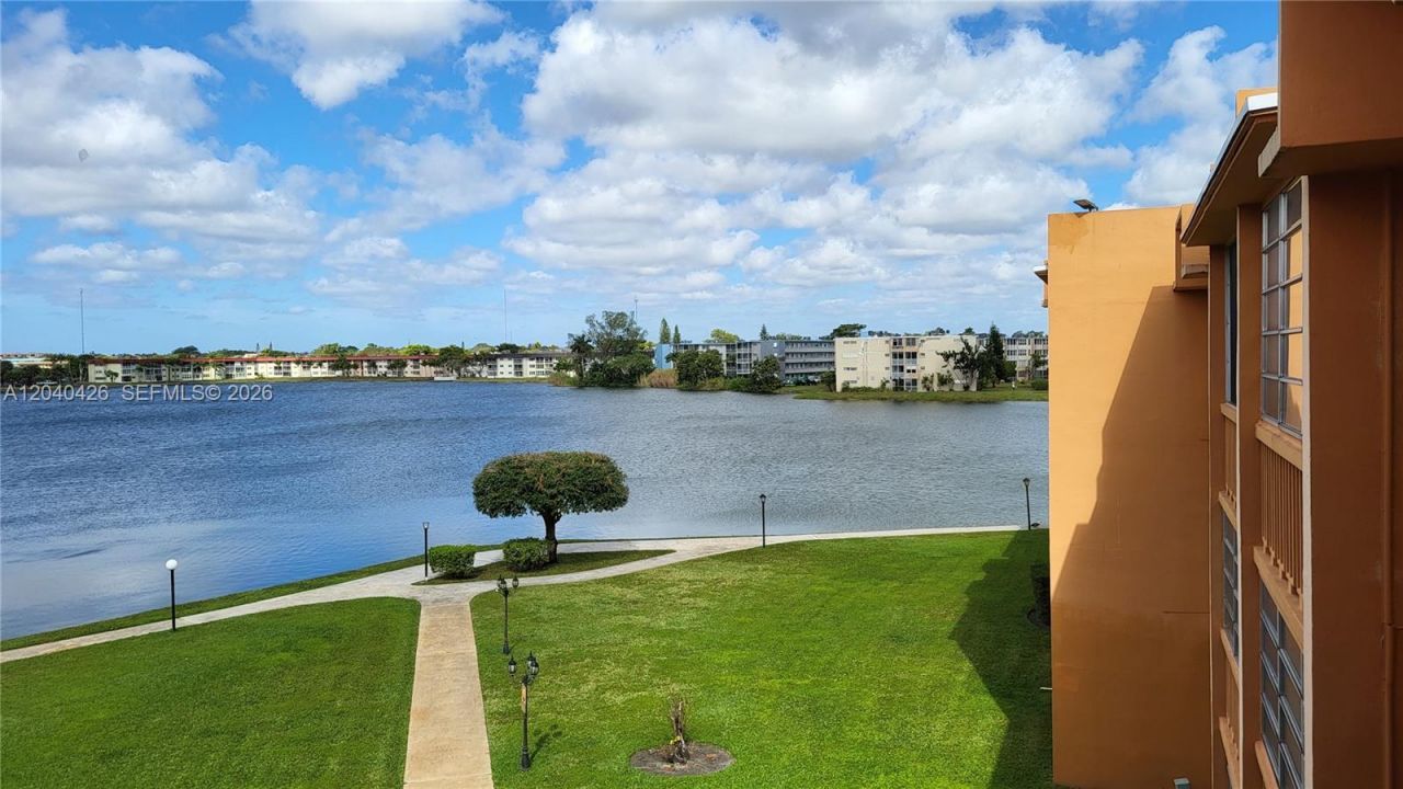 1591 NE Miami Gardens Dr, Unit 306, Miami, FL 33179 Photo