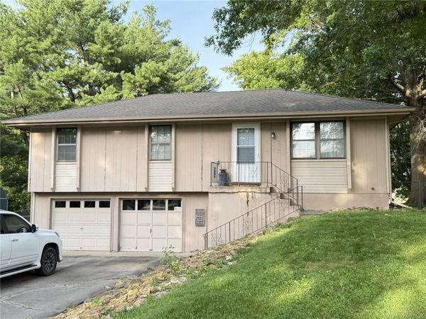 10719 N McGee Street, Kansas City, MO 64155