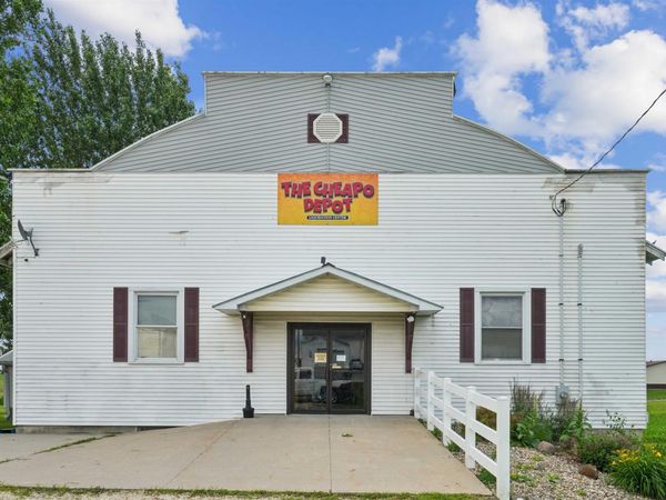 1653 300th Avenue, Dyersville, IA 52040