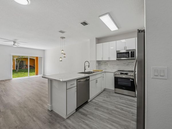 560 St Tropez Lane, Margate, FL 33068