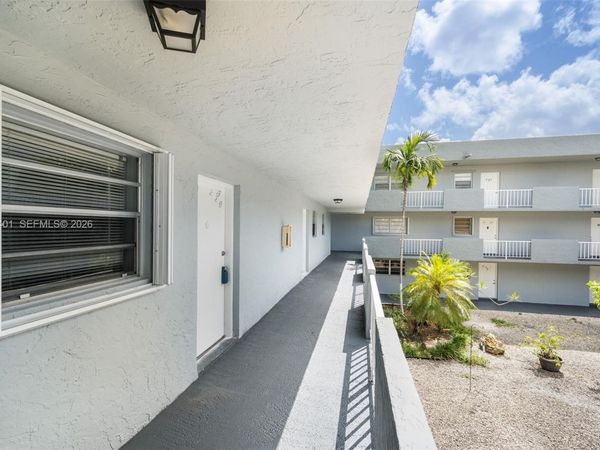 1725 W 60th St , Unit F220, Hialeah, FL 33012