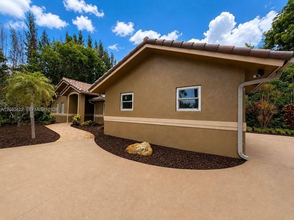 15720 SW 56th St, Southwest Ranches, FL 33331