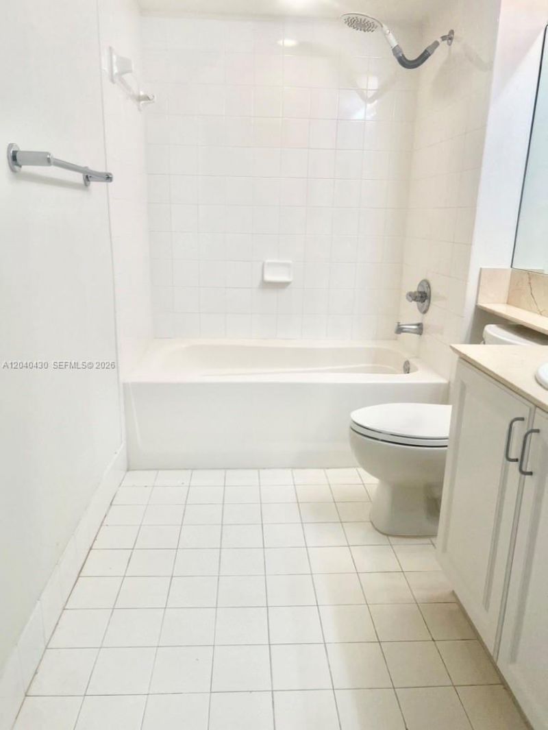 1155 Brickell Bay Dr , Unit 807, Miami, FL 33131 Photo