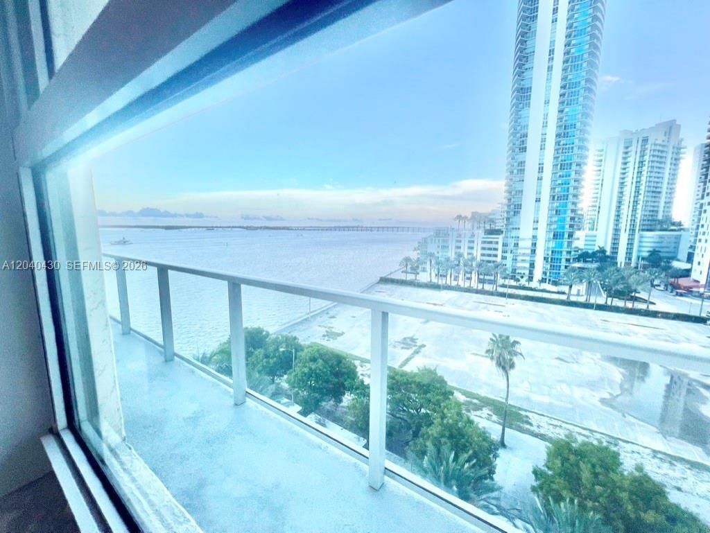 1155 Brickell Bay Dr , Unit 807, Miami, FL 33131 Photo