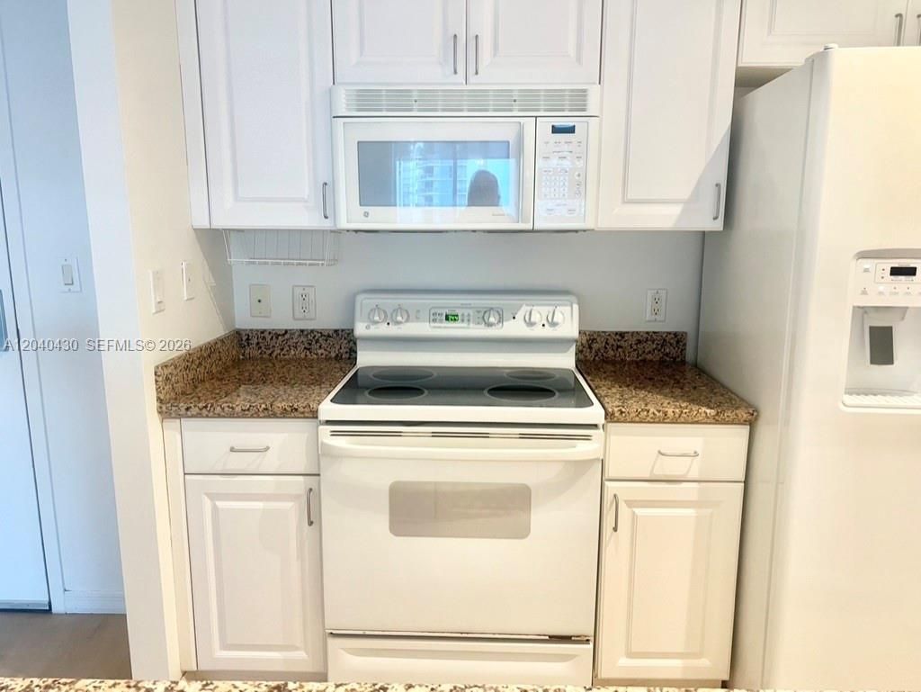 1155 Brickell Bay Dr , Unit 807, Miami, FL 33131 Photo