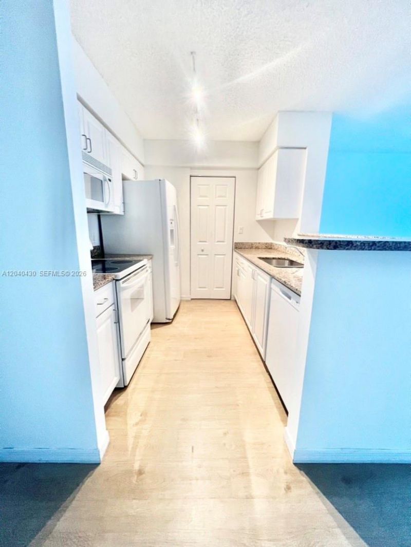 1155 Brickell Bay Dr , Unit 807, Miami, FL 33131 Photo