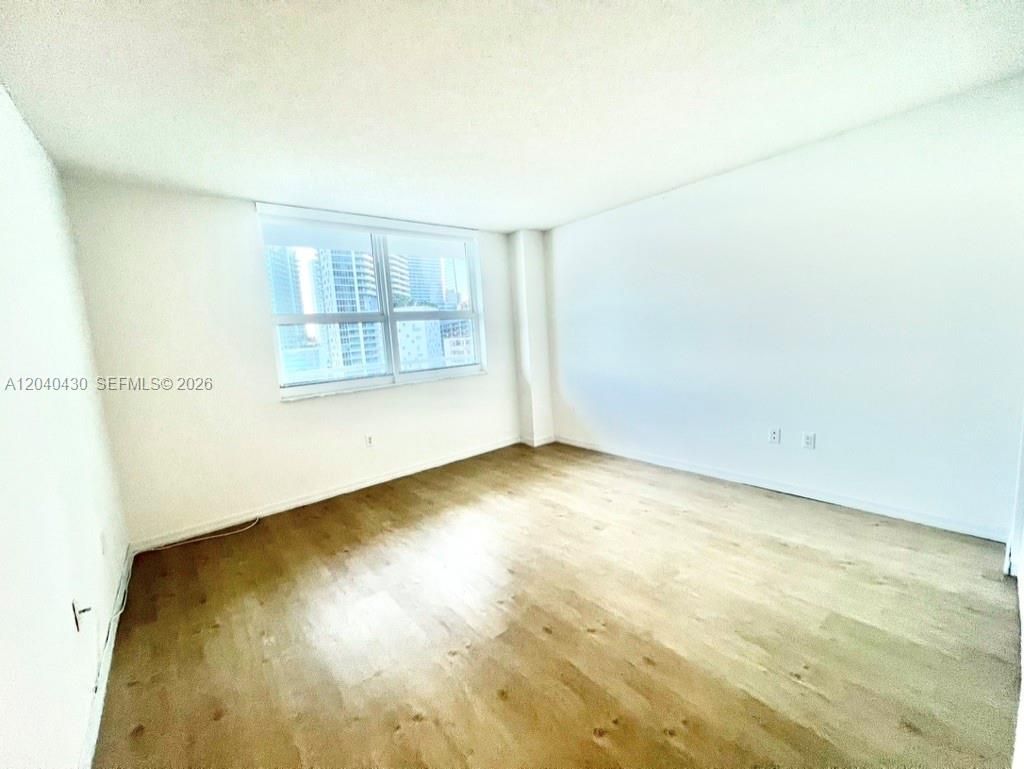 1155 Brickell Bay Dr , Unit 807, Miami, FL 33131 Photo