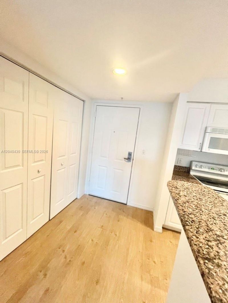 1155 Brickell Bay Dr , Unit 807, Miami, FL 33131 Photo
